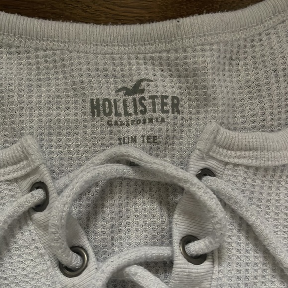 size XS while long sleeve Hollister with tie - Picture 3 of 4
